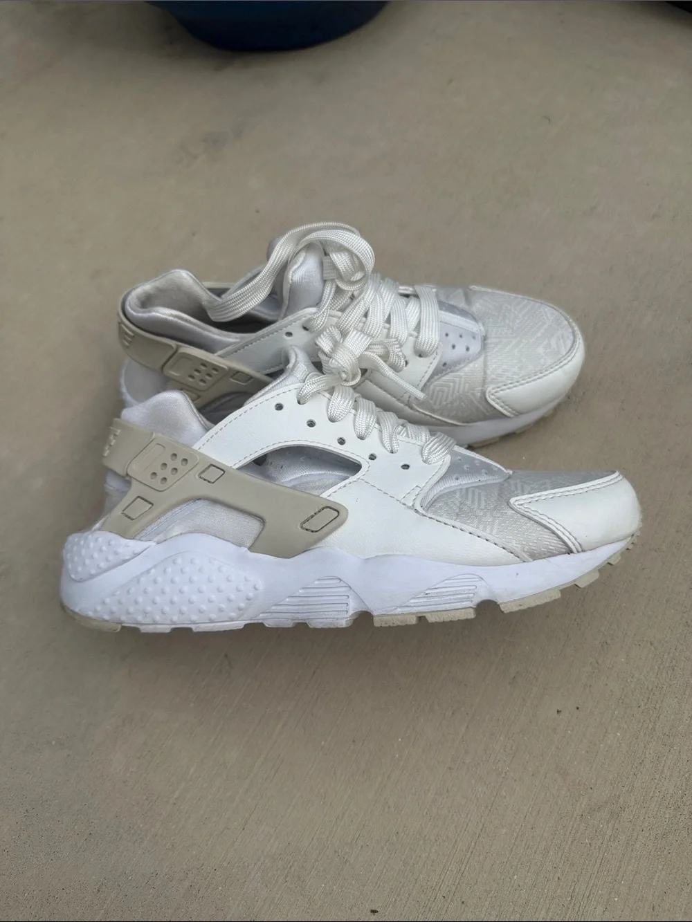 Nike Huarache Kids White Sneakers with Light Beige Accents